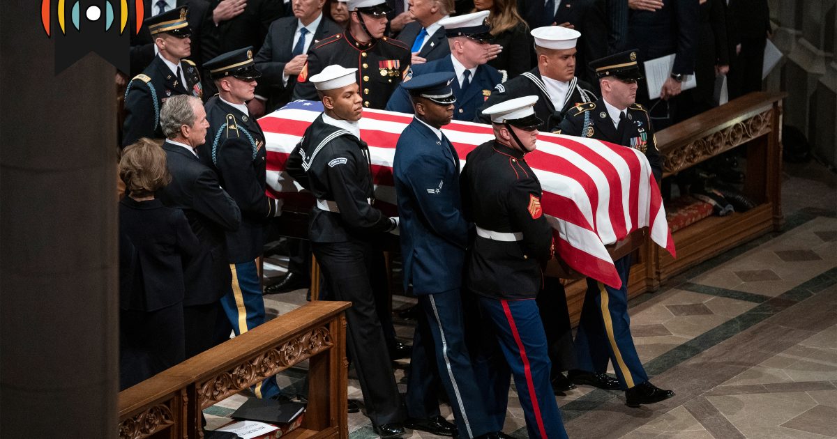 Ерөнхийлөгчид хүндэтгэл үзүүлж байна