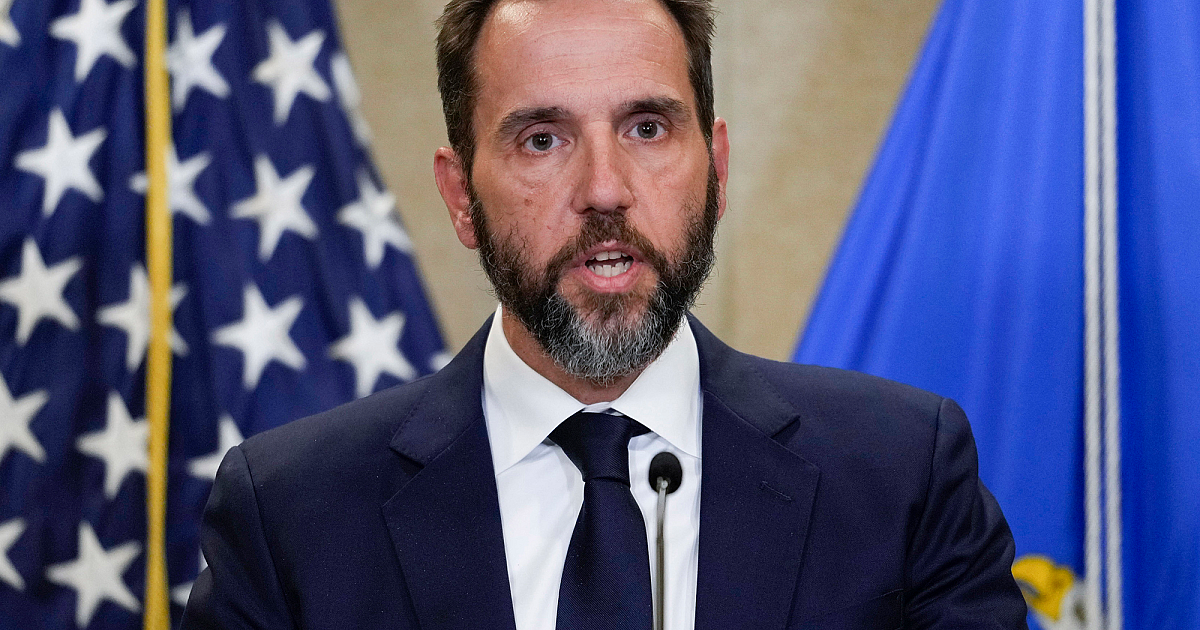 Тусгай өмгөөлөгч Трампын мөрдөн байцаалтын талаар мэдээлсний дараа огцорлоо