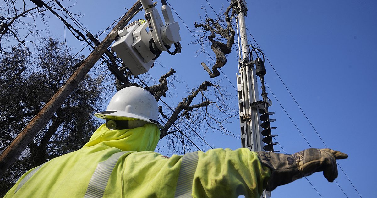 EATON галын эхнээс цахилгаан хагарал миль миль, тайлан гэж хэлсэн