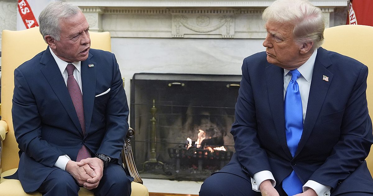 Жордан хаан Цагаан ордны уулзалтын дараа Трамп Газын төлөвлөгөөг буцааж түлхэв