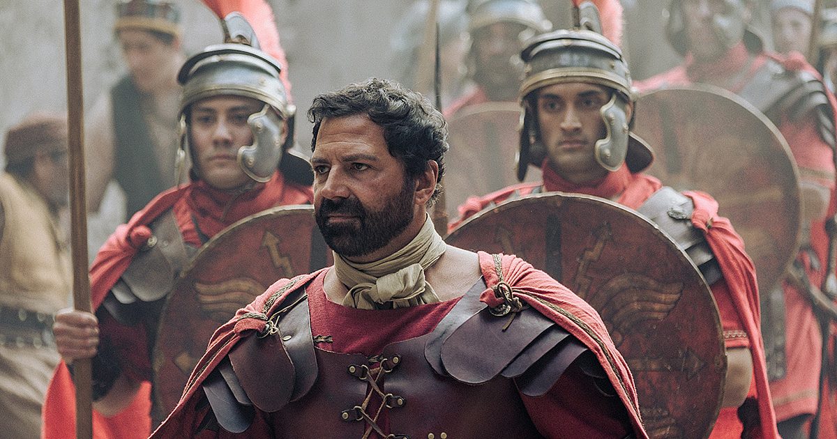 Сонгосон улирал таван ширхэг чиргүүл нь ариун сүмийг цэвэрлэж байна