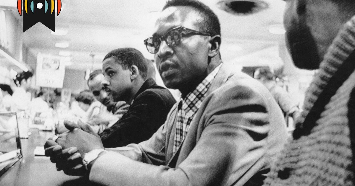 Түүхийн ном: Доошоо суух замаар зогсож байна