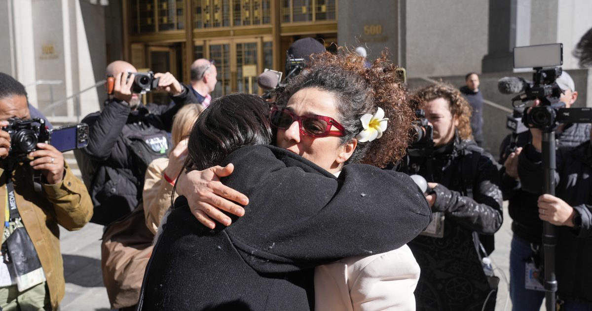 NYC-д Иржер зохиогчийн зохиогчдод хутгасан хэргээр ял шийтгэв