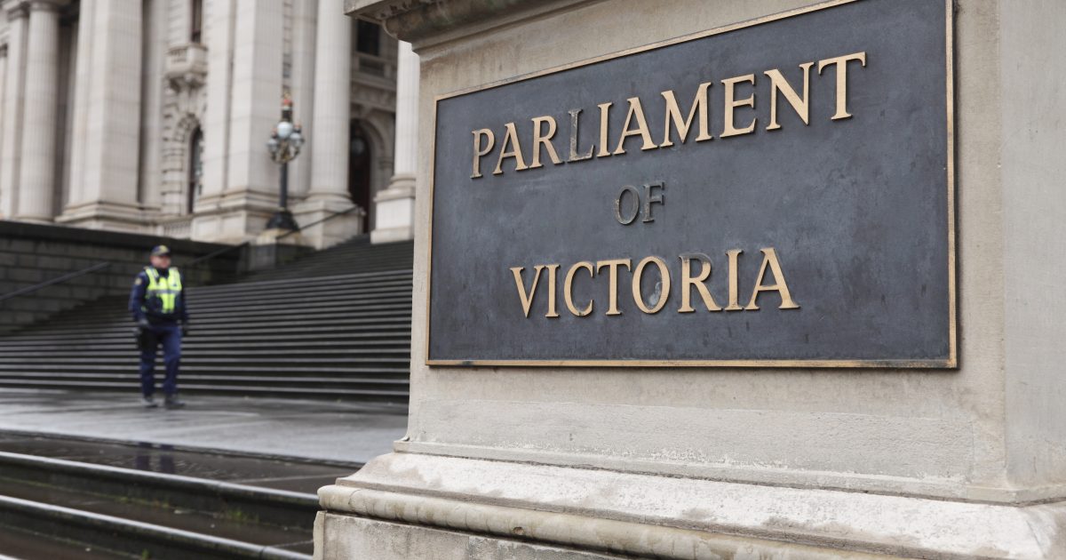 Австралийн Хуульчууд бүгдэд нэлээд их амиа хорлоход тусалдаг