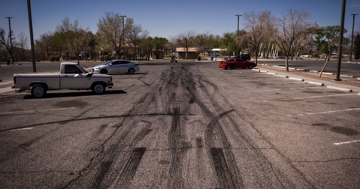 Гурав алагдсан, шинэ Мексик Парк дээр буудсан 15 хүн шархаджээ