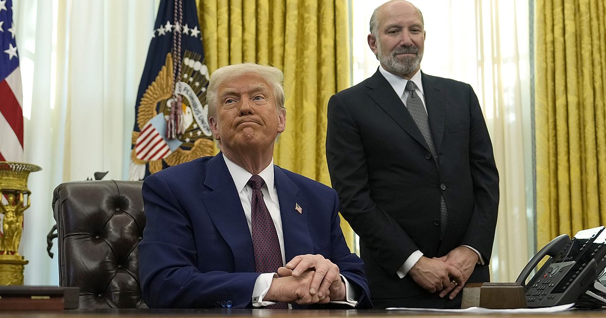 Трамп АНУ-ын Үндэсний хэлийг англи хэл зарлах төлөвтэй байна
