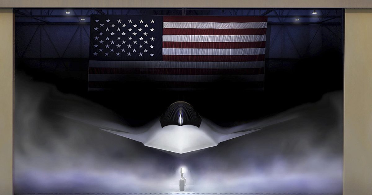 Трамп, Хегсефет нь Drone Ena-д зориулж сийлбэртэй тийрэлтэт онгоцыг нүүлгэн шилжүүлэв
