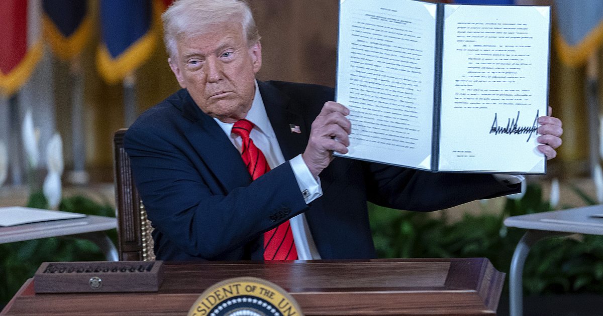 Трамп дотоодын ашигт малтмалыг нэмэгдүүлэхийн тулд 1950-аад он хүртэл хууль тогтоогджээ