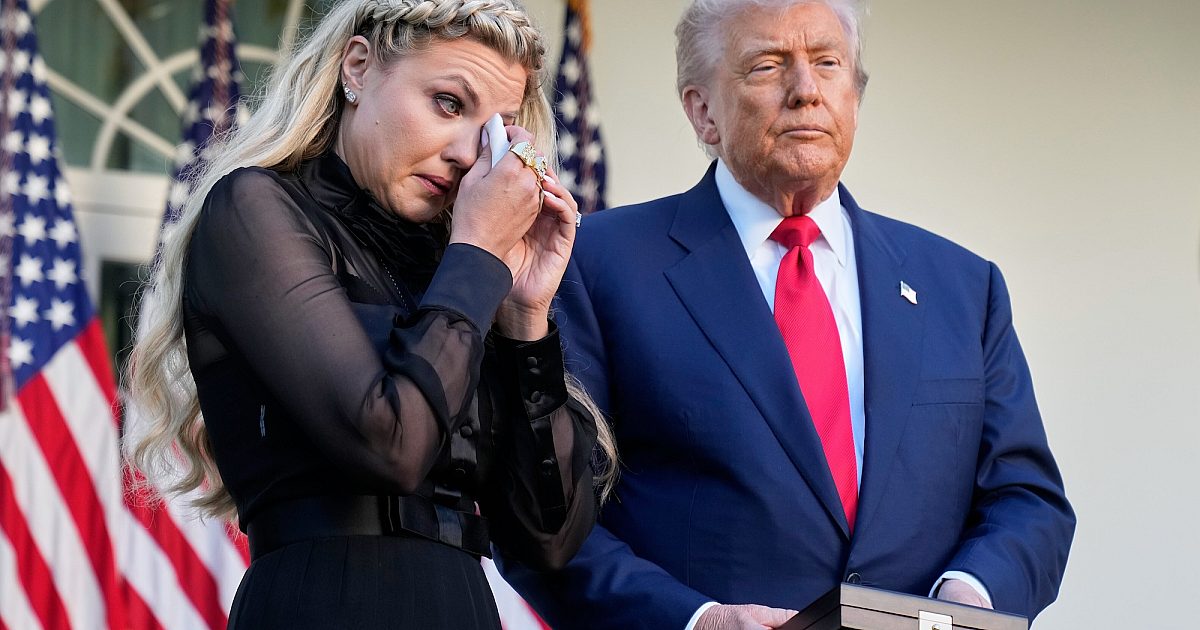 Трамп Шагнал гардуулах нь Чарли Кирк руу эрх чөлөөг эзэлдэг