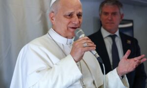 Трампын Ромын Католик Паптай тэмцэл энэ удаад магадгүй сүйрнэ