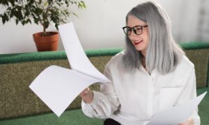 55-аас дээш настай хүмүүс бизнестээ илүү бат бөх болж, татгалзалтын хувь бууруулж байна