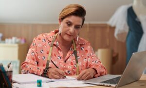 Өөрөө ажиллагчдын шинэ дүр төрх: илүү эмэгтэй, олон улсын ба бага ажил олгогчтой