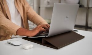 Цүнхнээс ширээнд арван секундын дотор: Orbitkey хибрид ажиллах стратегиа дахин шинэчилж байна