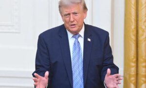 Трампийн огцруулалт: Цагаан ордон татварын албаны хэтрүүлэлтүүдийг зогсоох гэж оролдсон хүнийг огцруулсан уу?