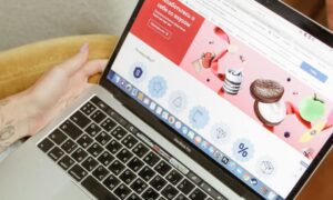 Испани — Европын улсад онлайн худалданалт хамгийн орой хийдэг улс: дээд цэг 22:00 цагт хүрдэг