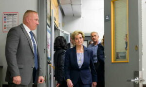 K-12 боловсролын тэтгэлэгүүдэд зориулсан федерал татварын хөнгөлөлтүүд: Бид юу мэддэг вэ (ба юу мэддэггүй вэ)