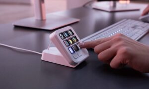 Logitech MX Keypad, хиймэл оюун ухааны хэрэгслүүдийг удирдах зориулалттай тохируулгатай удирдлагын төв
