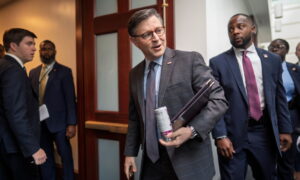 Засгийн газрын хаагдлаас сэргийлэхийн тулд Конгресс федерал төсвийн зарцуулалтын шийдвэрүүдийг арван хоёрдугаар сар хүртэл хойшлууллаа