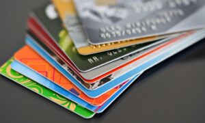 Bunq Испани улсад уян хатан кредит картуудыг танилцуулж байна