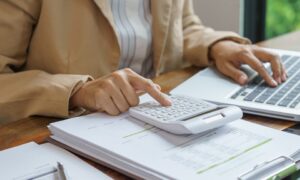 Жижиг дунд бизнесийн шилдэг ERP системүүд: харьцуулалт, онцлог ба үнэ
