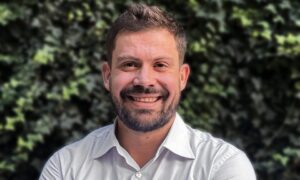 Карлос Баррена, Хифлоу компанийн Испани дахь шинэ ерөнхий захирал