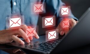 Мянга мянган имэйлууд ба хуурамч дэмжлэгийн дуудлага: компанийн аюулгүй байдлыг эвдэхийг эрмэлзэж байна